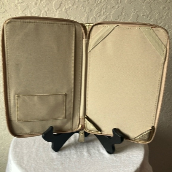 Coach: Floral Print Zip Reader Holder- Gold Tone - Picture 6 of 16